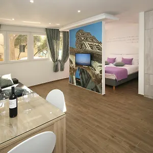 4 In Apartment Split